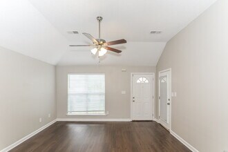 2775 Maggie Woods Ln in Arlington, TN - Foto de edificio - Building Photo