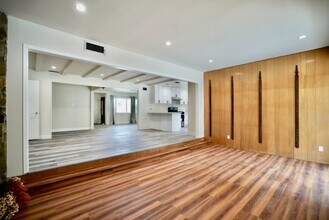 22148 Welby Way in Woodland Hills, CA - Building Photo - Building Photo