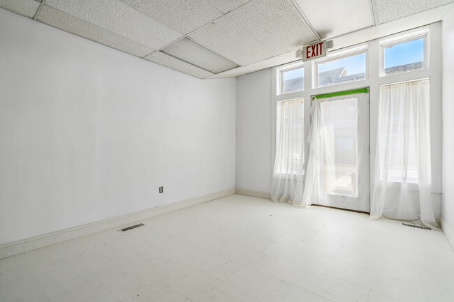 3 E Washington St in Jamestown, OH - Building Photo - Building Photo