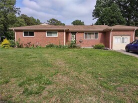 344 Lavender Ln in Virginia Beach, VA - Building Photo