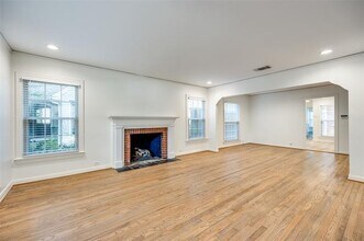 4404 Hyer St in Dallas, TX - Building Photo - Building Photo