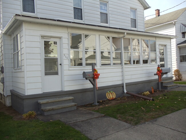 376 Miller St, Unit Half Double