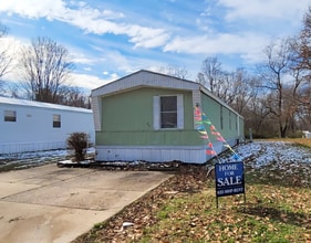 77 Deerwood Park in Centralia, IL - Foto de edificio - Building Photo