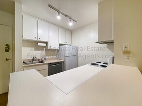 250 Whitmore St in Oakland, CA - Building Photo - Building Photo