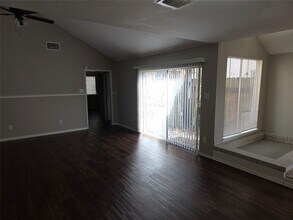 6303 Gladewell Dr in Houston, TX - Building Photo - Building Photo