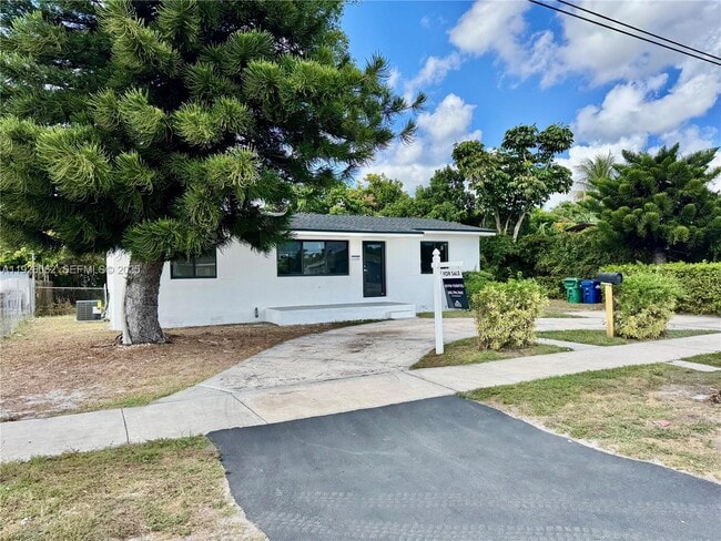 15300 NW 32nd Ave in Opa Locka, FL - Building Photo - Building Photo