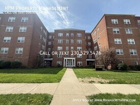 3310 Warrensville Center Rd in Shaker Heights, OH - Building Photo