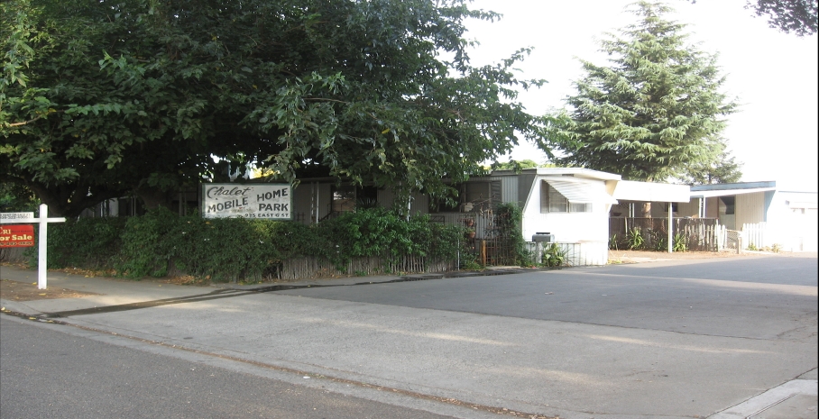 Chalet MHP in Oakdale, CA - Building Photo