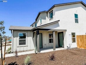2280 Craig Ct in Los Banos, CA - Building Photo - Building Photo