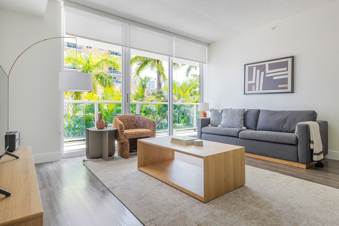 16900 N Bay Rd in Sunny Isles Beach, FL - Building Photo