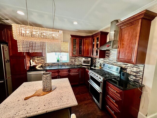 41 Pearl St in Everett, MA - Building Photo - Building Photo