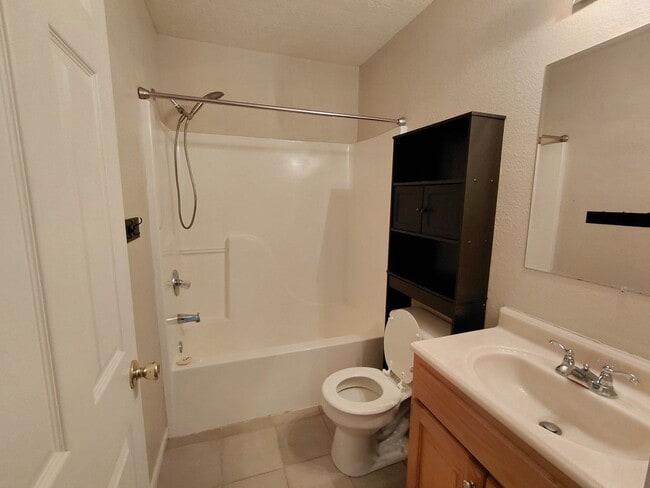 17140 Lensman Rd in St. Robert, MO - Building Photo - Building Photo