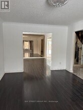 33 Winborne Rd in Vaughan, ON - Building Photo - Building Photo