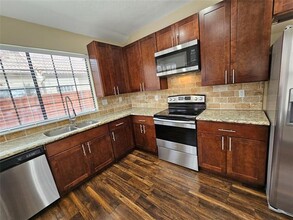 608 Fiesta Cir in Irving, TX - Foto de edificio - Building Photo