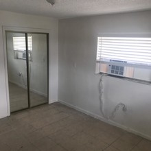 1530 NW 35 Street in Miami, FL - Building Photo - Building Photo