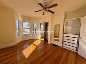 20 Burget Ave, Unit 2 in Medford, MA - Building Photo