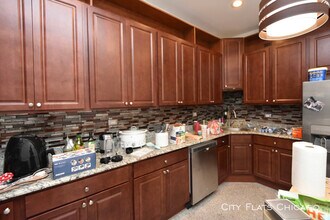 2631 W Superior St-Unit -Unit 3 in Chicago, IL - Building Photo - Building Photo