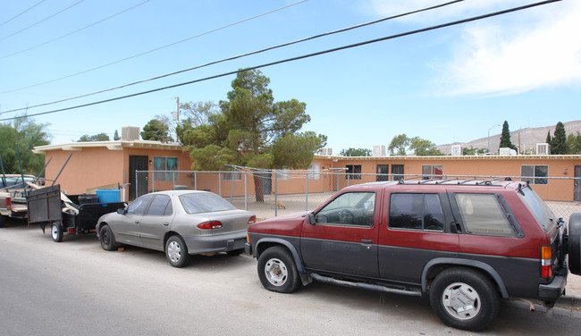 4013 Leeds Ave in El Paso, TX - Building Photo - Building Photo