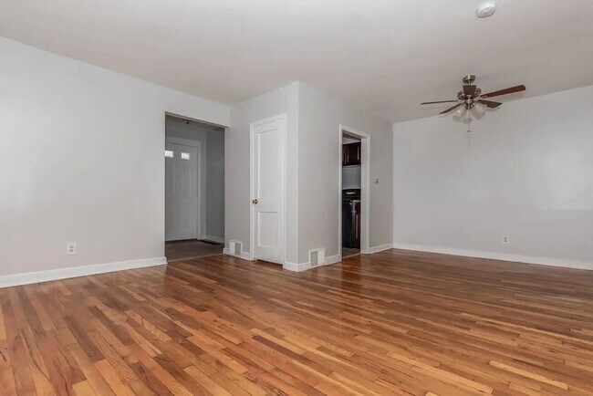 114 Wayne Rd in Bridgeton, NJ - Foto de edificio - Building Photo