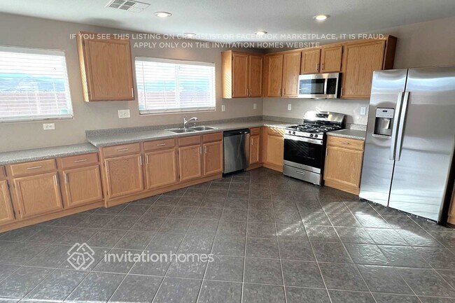 12045 Spice Tree St in Las Vegas, NV - Foto de edificio - Building Photo