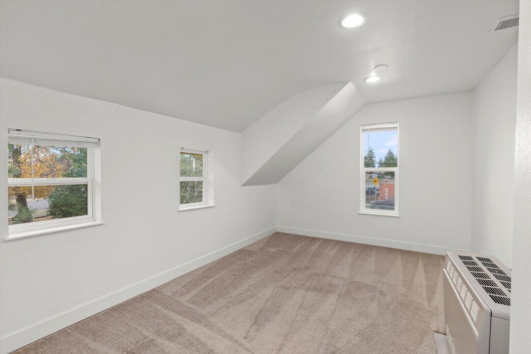 10818 Lakeview Ave SW in Lakewood, WA - Building Photo