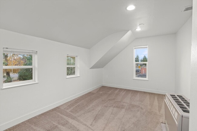 10818 Lakeview Ave SW