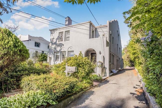 158 Old Mamaroneck Rd in White Plains, NY - Building Photo - Building Photo