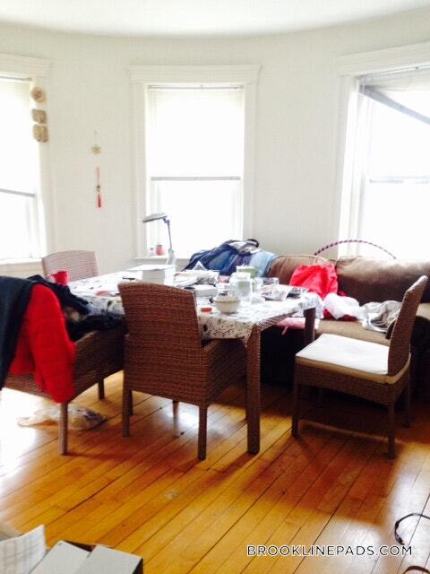 1822 Beacon St in Brookline, MA - Building Photo