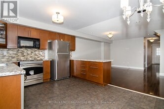 632 Candlestick Cir in Mississauga, ON - Building Photo - Building Photo