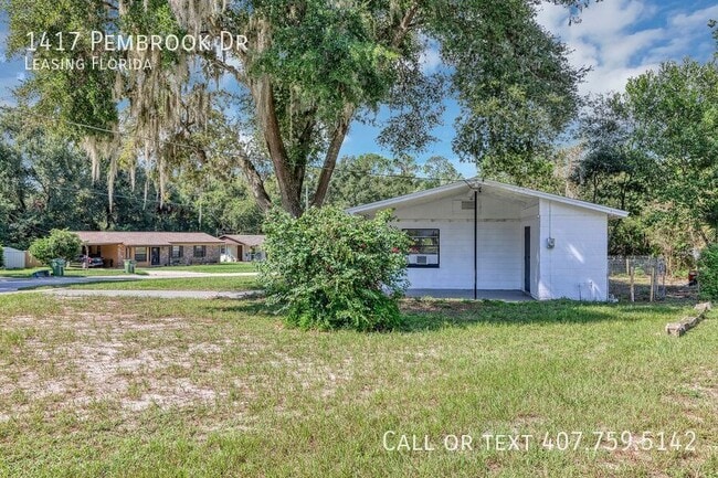 1417 Pembrook Dr in Leesburg, FL - Foto de edificio - Building Photo