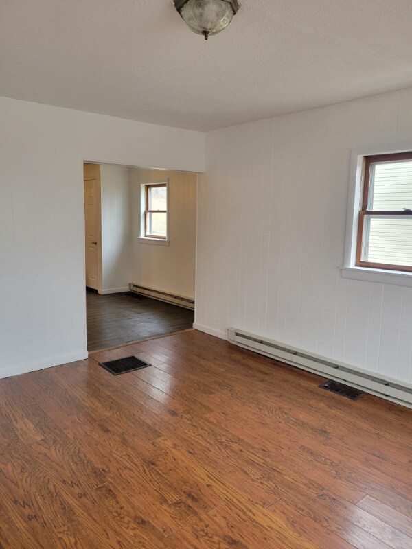 169 Spring St, Unit Lower in Frostburg, MD - Foto de edificio - Building Photo