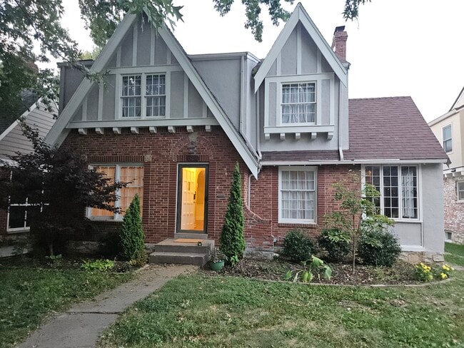 property at 624 E 74th St