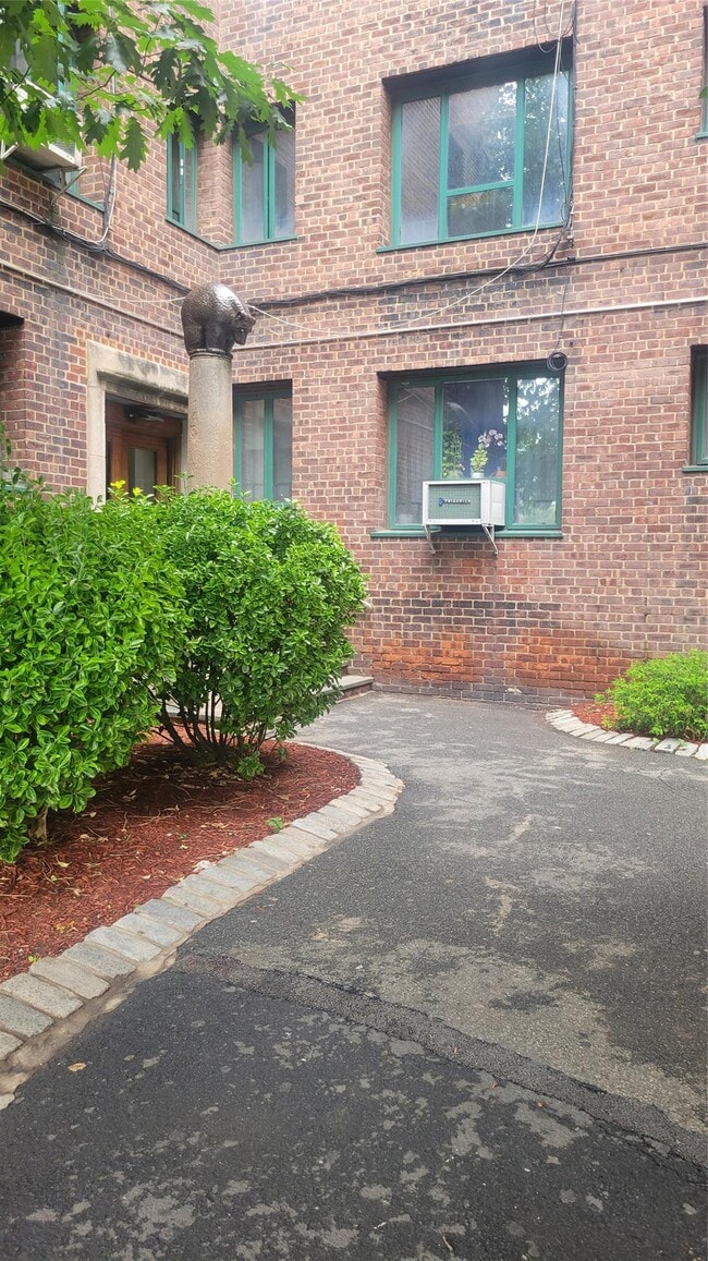 1598 Unionport Rd in Bronx, NY - Building Photo - Building Photo