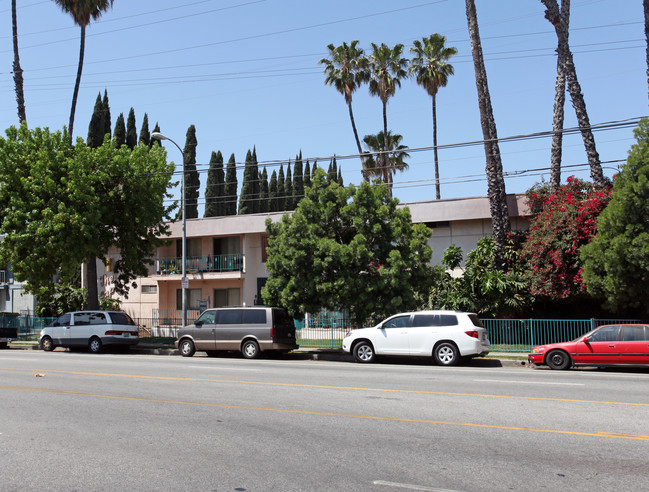 6737 Woodley Ave in Van Nuys, CA - Building Photo - Building Photo