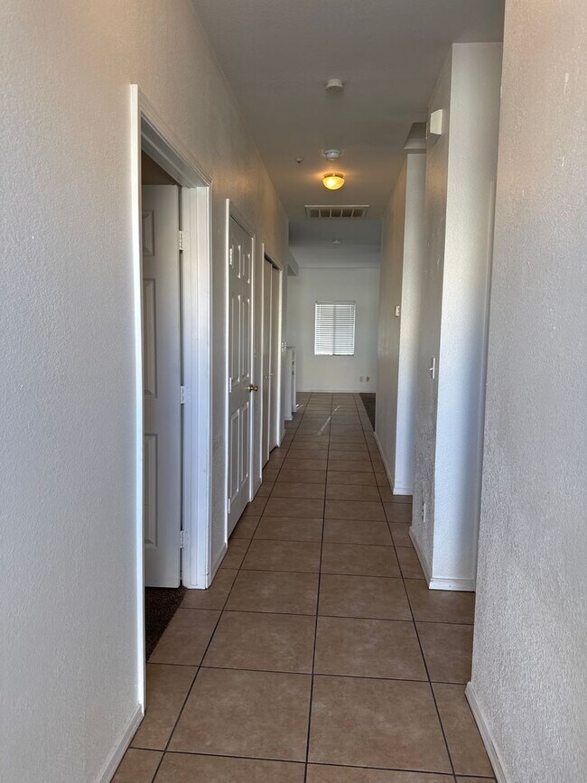 317 Phyllis Dr in Bullhead City, AZ - Building Photo - Building Photo