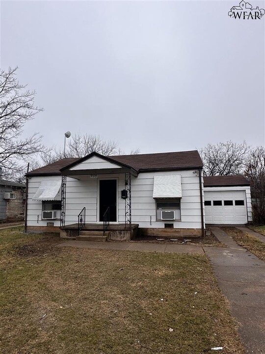 2212 Monroe St in Wichita Falls, TX - Building Photo