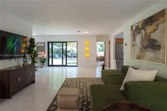 1860 SW 13th St in Miami, FL - Building Photo - Building Photo