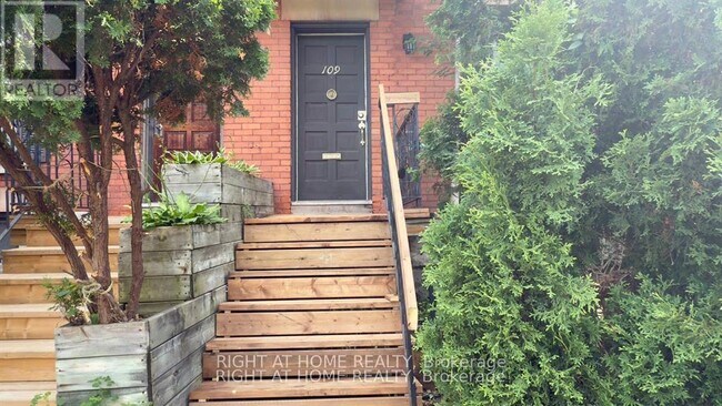 109 Sweetland Ave in Ottawa, ON - Building Photo - Building Photo