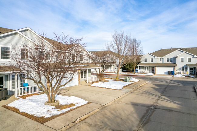 The Meadowlands Condominiums in Des Moines, IA - Building Photo - Building Photo