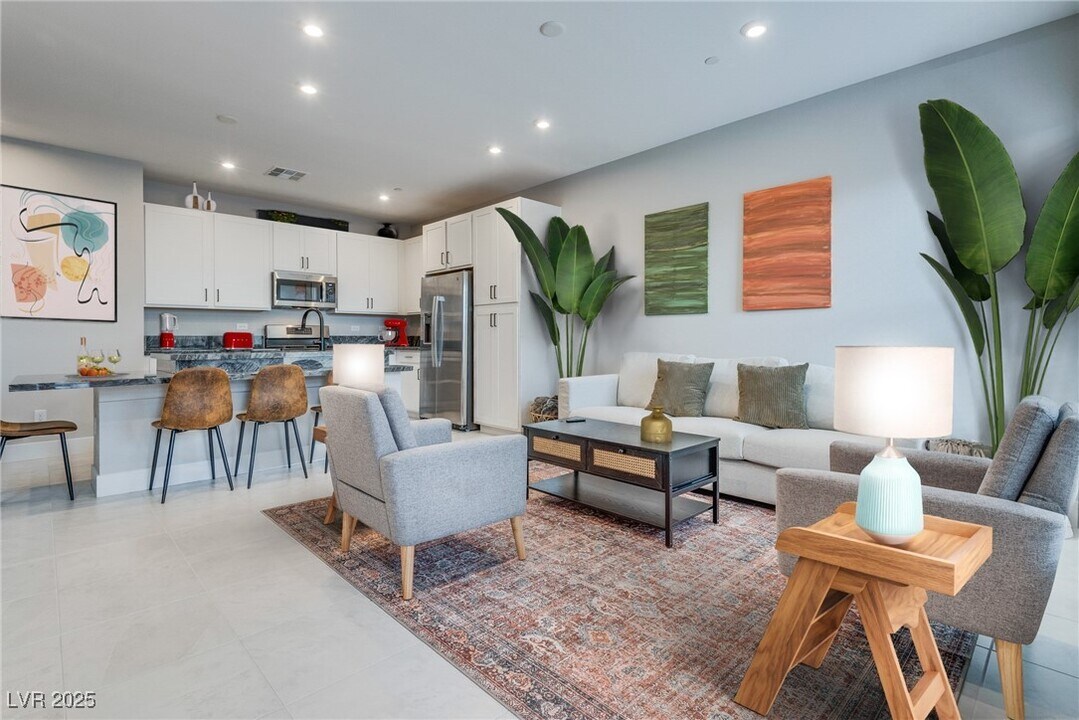 9812 Kings Glen St in Las Vegas, NV - Building Photo