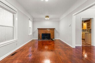 4927 S Corbett Ave in Portland, OR - Building Photo - Building Photo