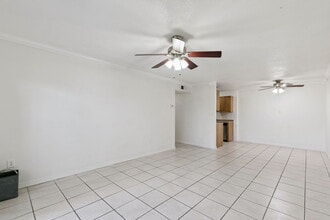 1695 Lee Rd, Unit B106 in Winter Park, FL - Building Photo - Building Photo