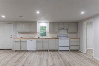 209 Pecan St in Whitesboro, TX - Building Photo - Building Photo
