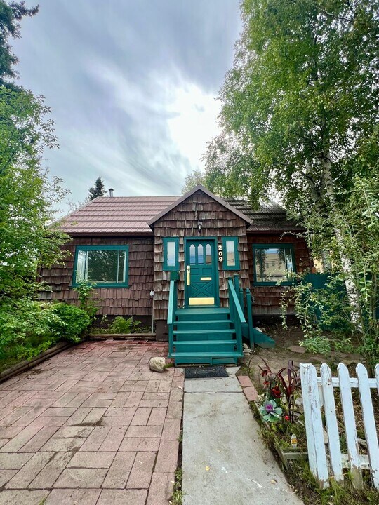 209 2nd St in Fairbanks, AK - Building Photo