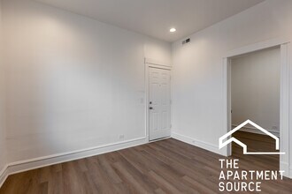 2350 W Charleston St in Chicago, IL - Building Photo - Building Photo