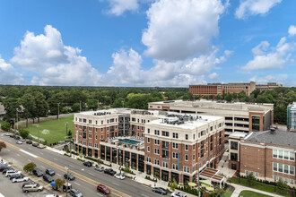 The Crest at Westhampton Commons in Richmond, VA - Building Photo - Building Photo