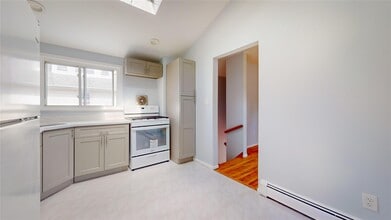 221-19 Fairbury Ave in Queens, NY - Building Photo - Building Photo