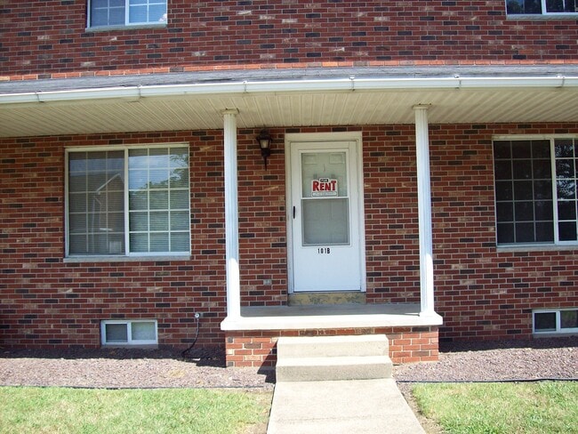 101 Colonial Square in Belpre, OH - Building Photo - Building Photo