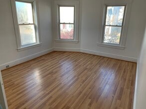 363 Spruce St, Unit 2 in Manchester, NH - Building Photo - Building Photo