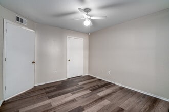 Tierra Vista RFK LLC in Kissimmee, FL - Building Photo - Interior Photo